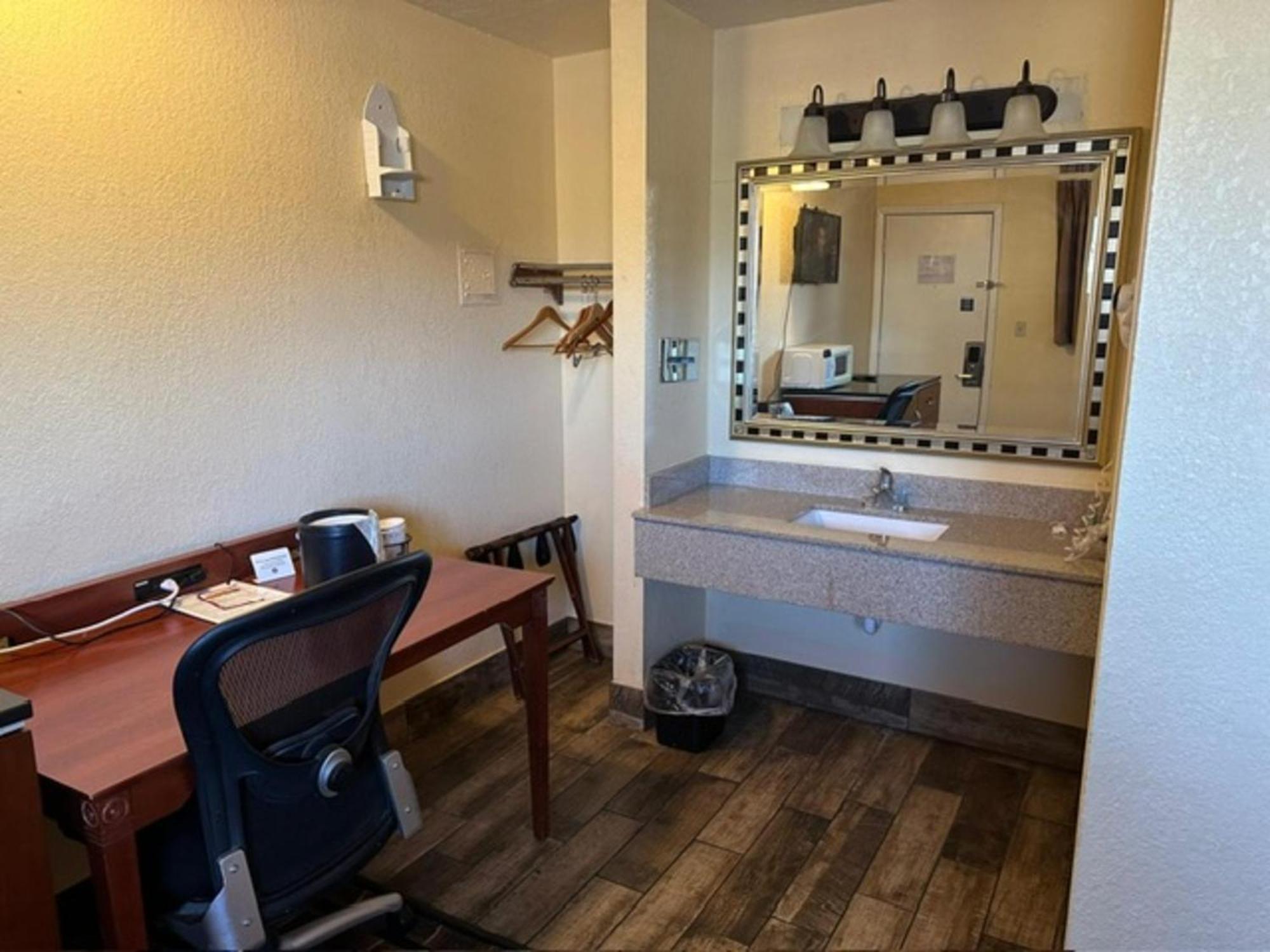Stay Inn By Oyo Near I 80 Lincoln West Экстерьер фото